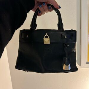 Elegant Michael Kors Black Leather Handbag